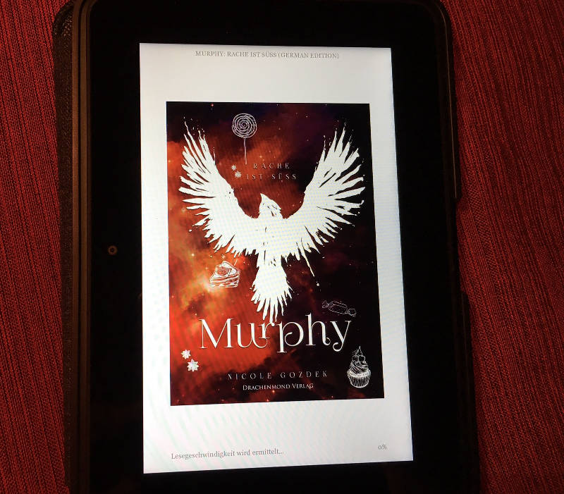 das E-Book von "Murphy - Rache ist süß" mit farbigem Cover auf dem Tablet
